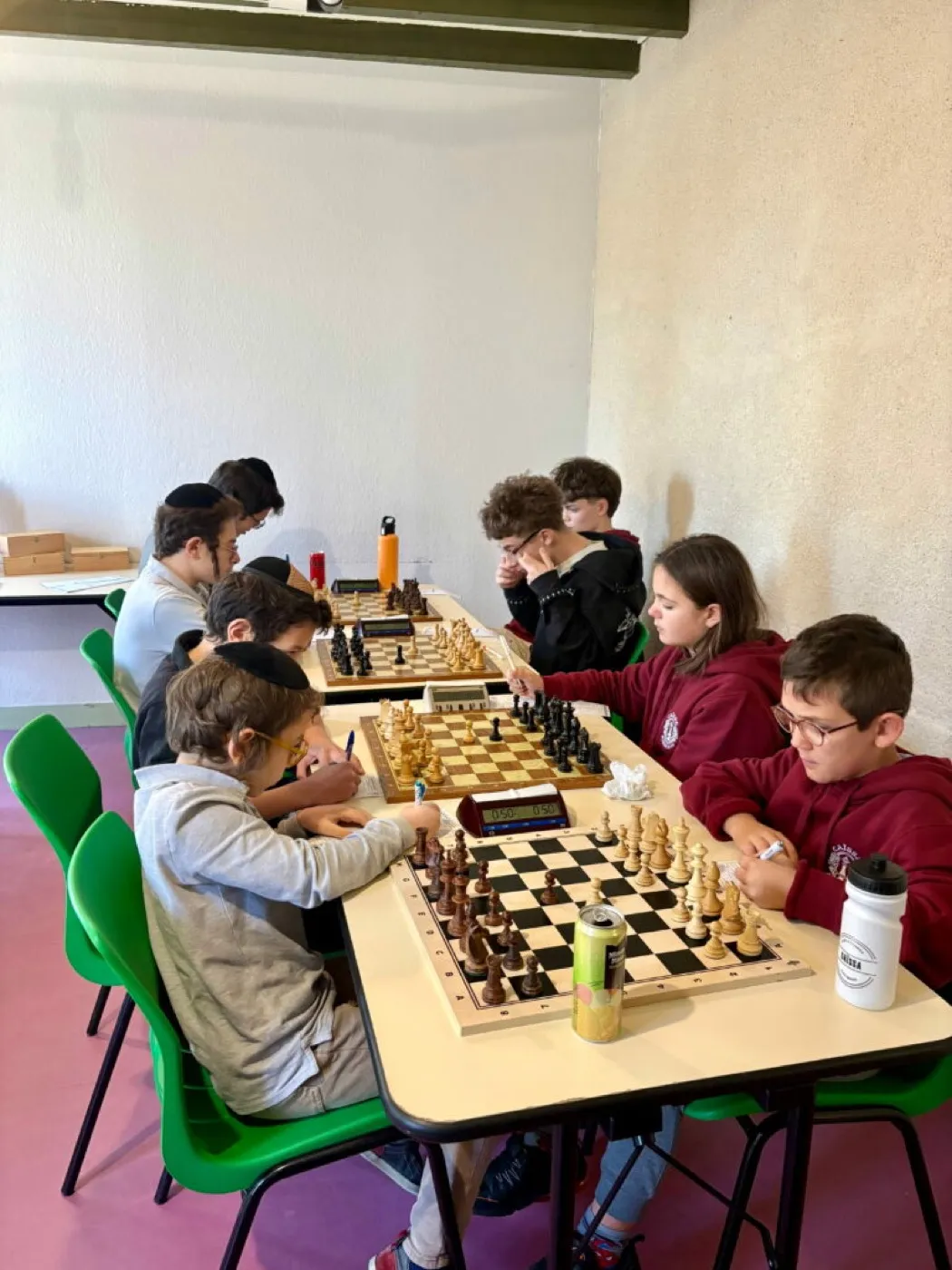 Équipe jeunes du club d'échecs Caïssa Bordeaux en compétition