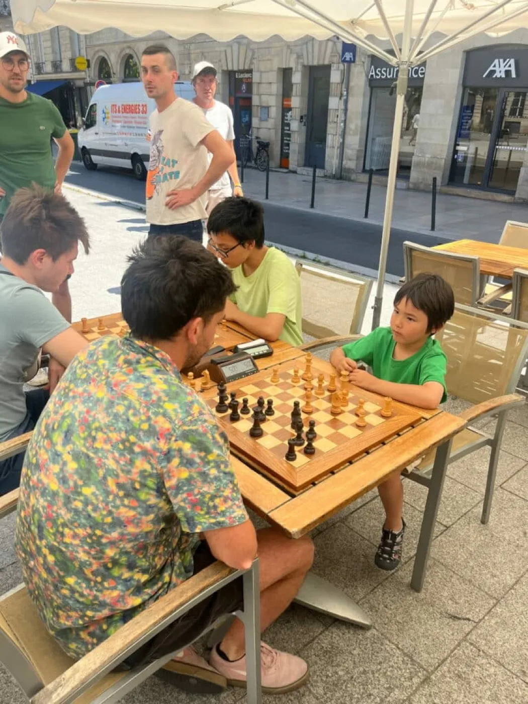 Partie d'échecs en terrasse entre adhérents de Caïssa Bordeaux